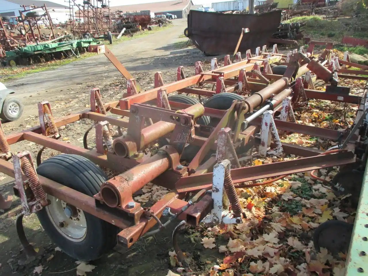 Wil-Rich 23' Cultivateur