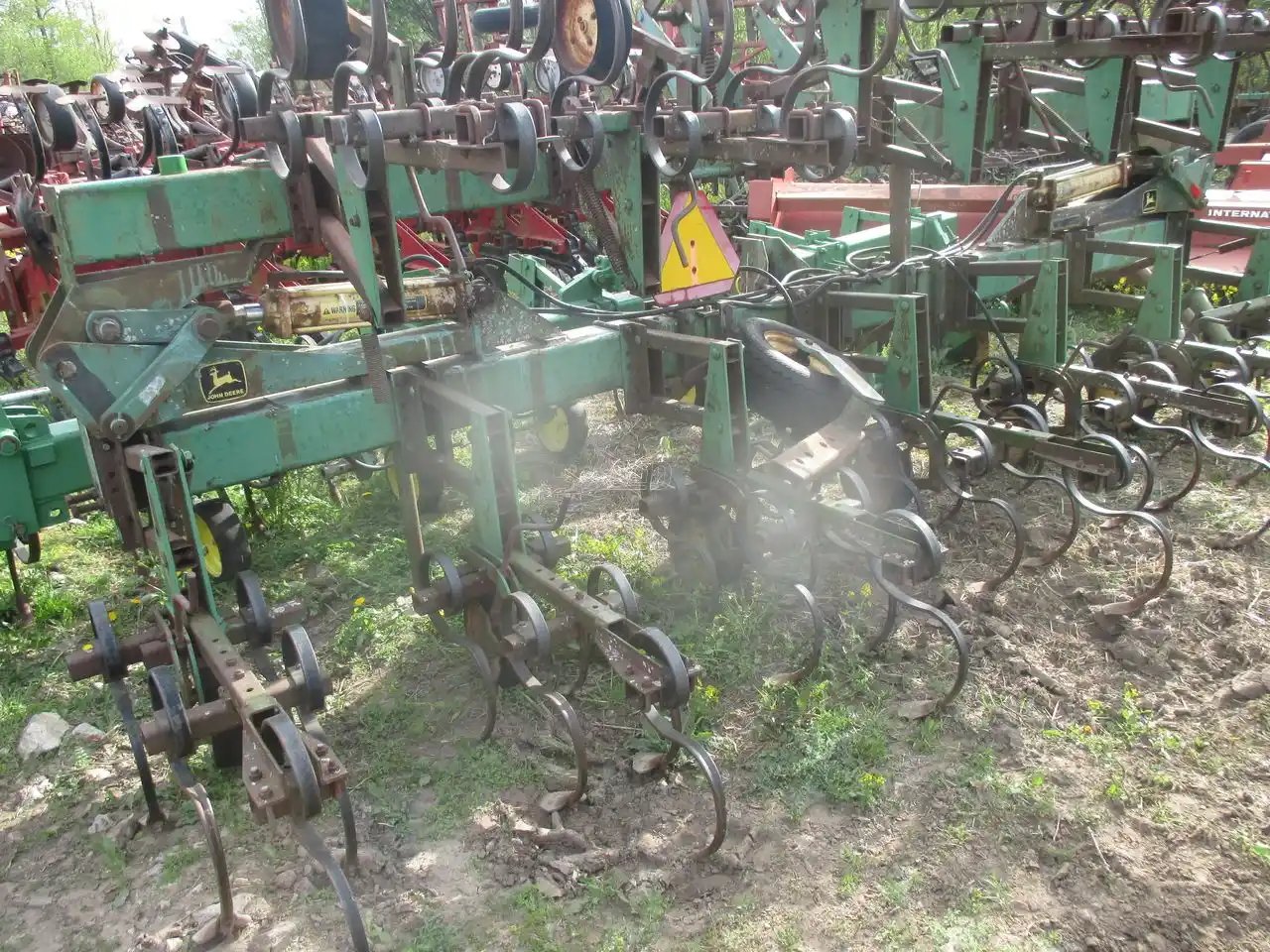 John Deere 845 cultivateur - en rang
