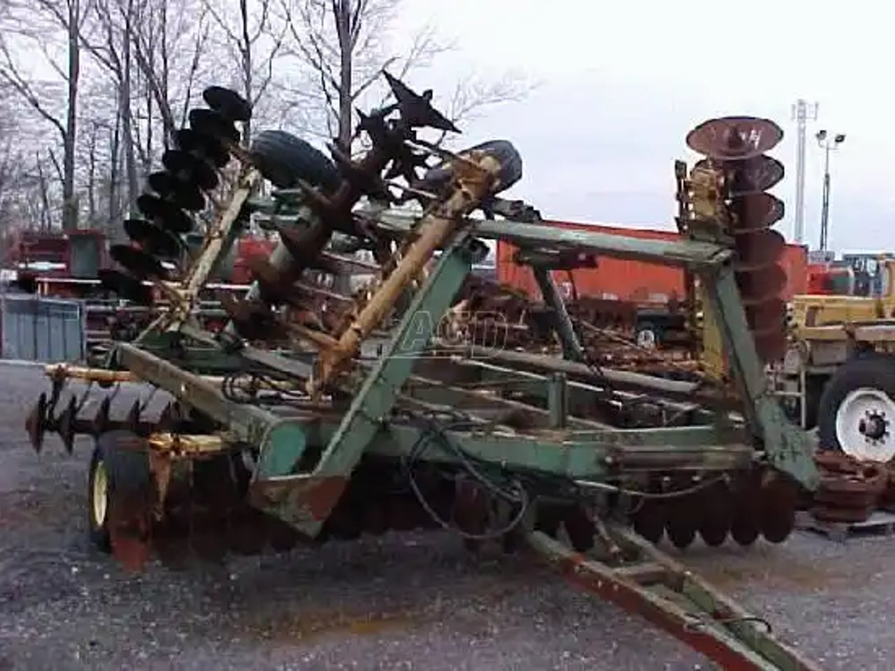 John Deere 330 Disque