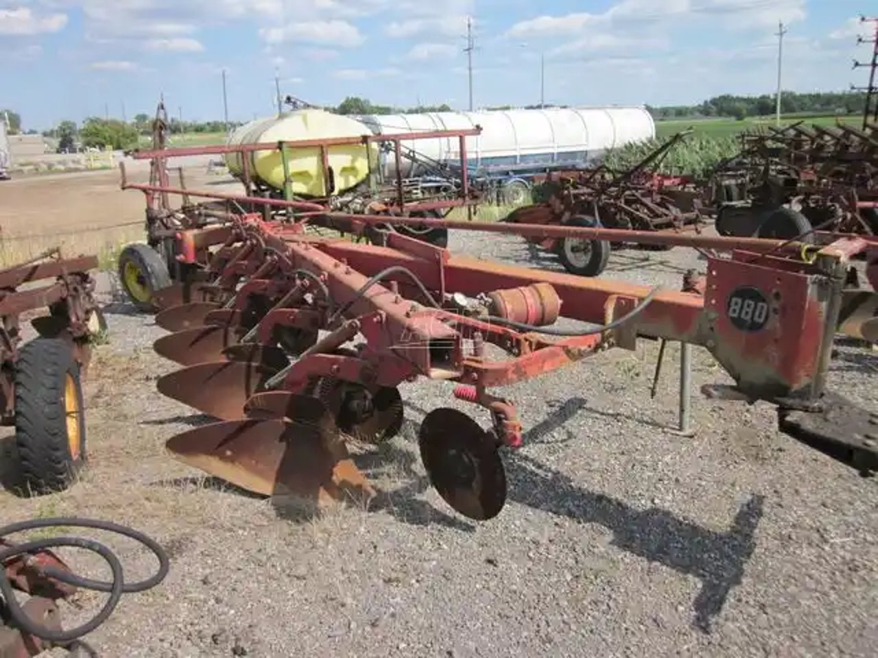 Massey Ferguson 880 Charrue