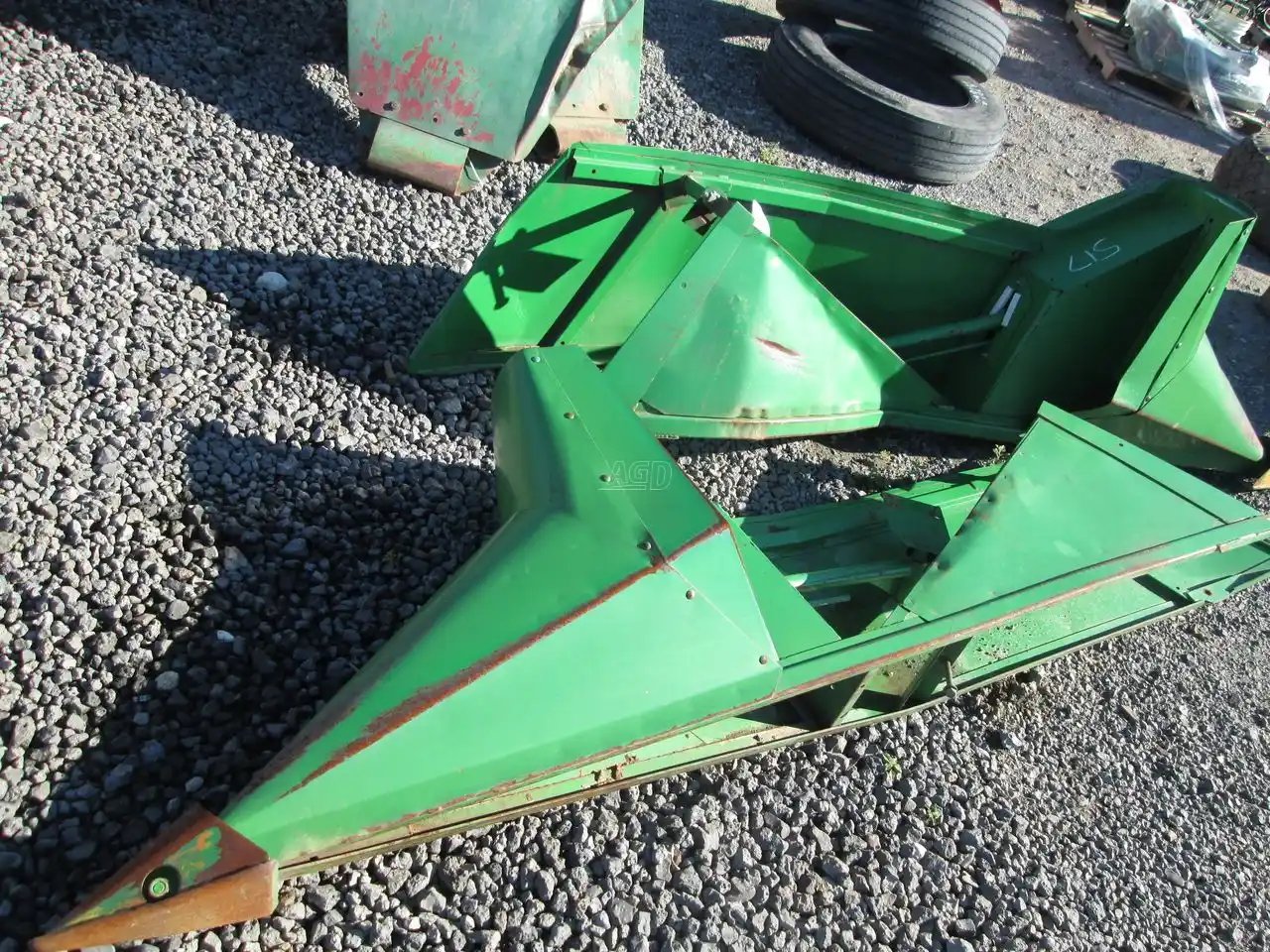 John Deere dividers Header