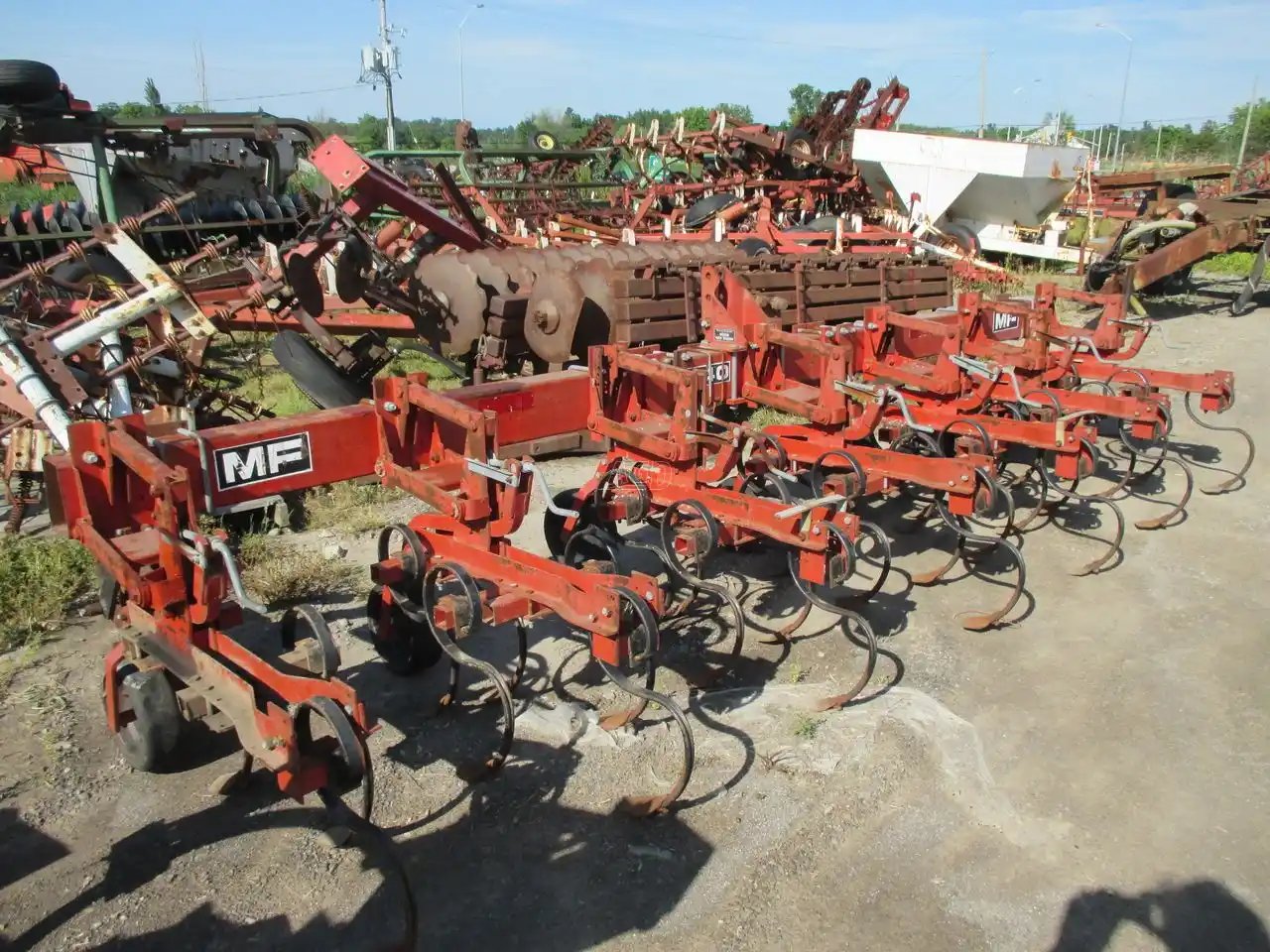 Massey Ferguson 440 cultivateur - en rang