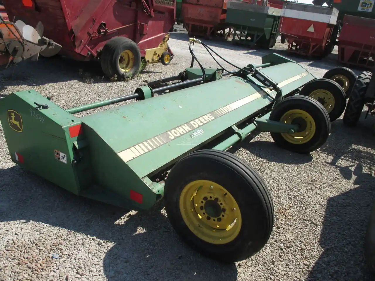 John Deere 120 Broyeur de récolte