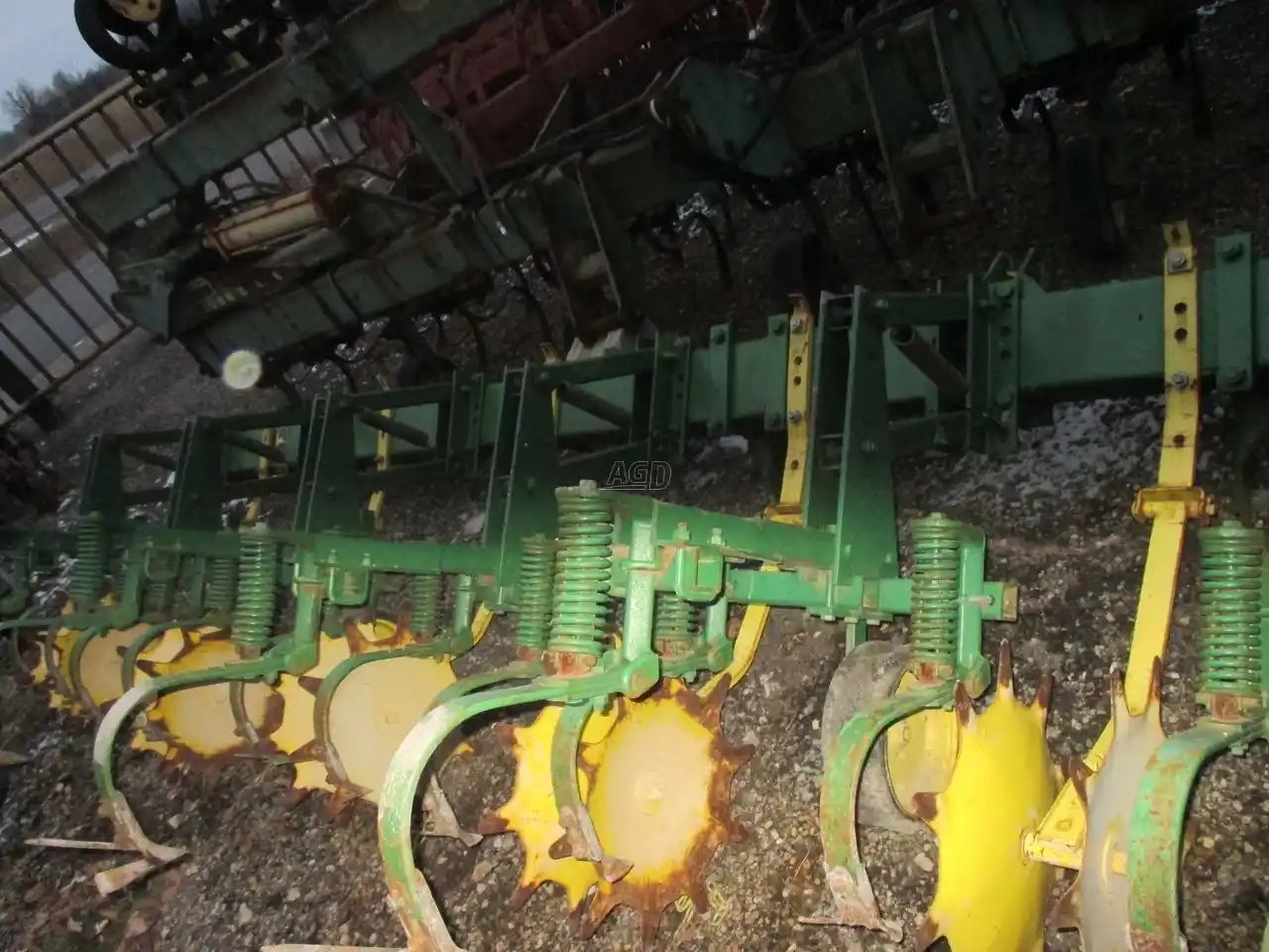 John Deere 825 cultivateur - en rang