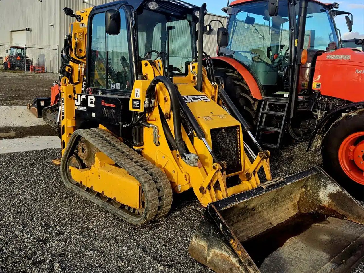 2021 JCB 1CXT Chargeur sur chenilles