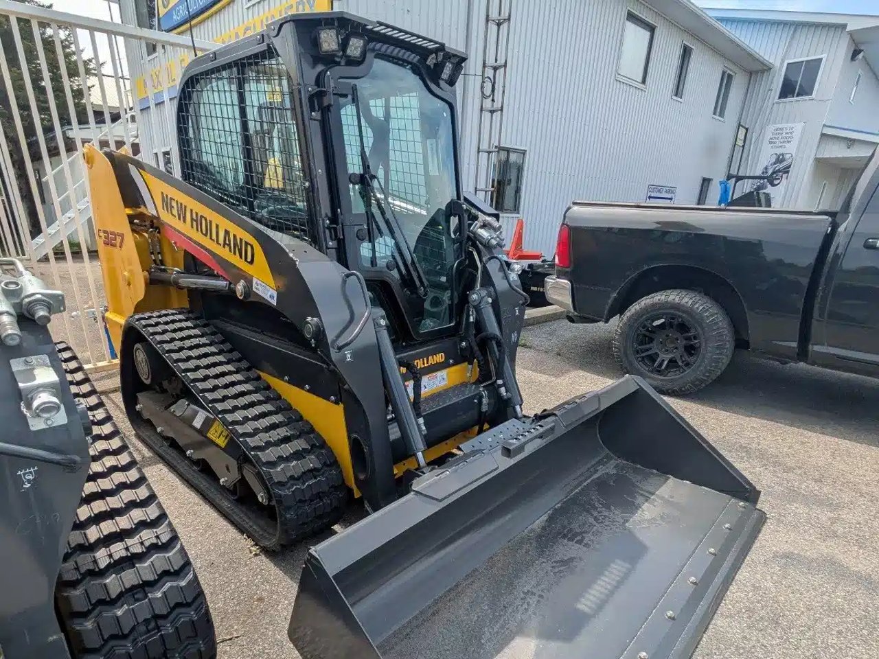 2023 New Holland Construction C327 Chargeur sur chenilles
