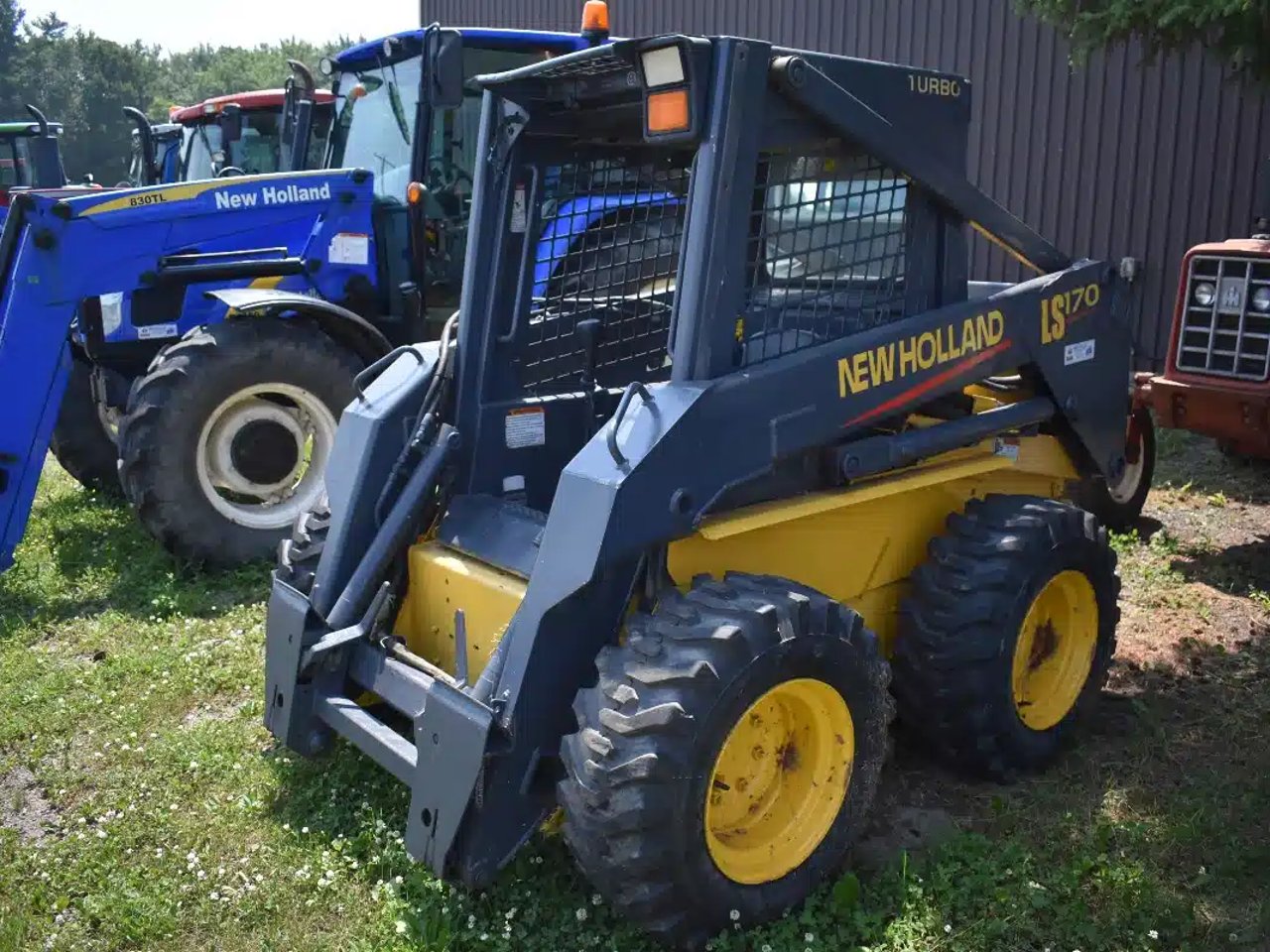 2006 New Holland Construction LS170 chargeuse à direction à glissement