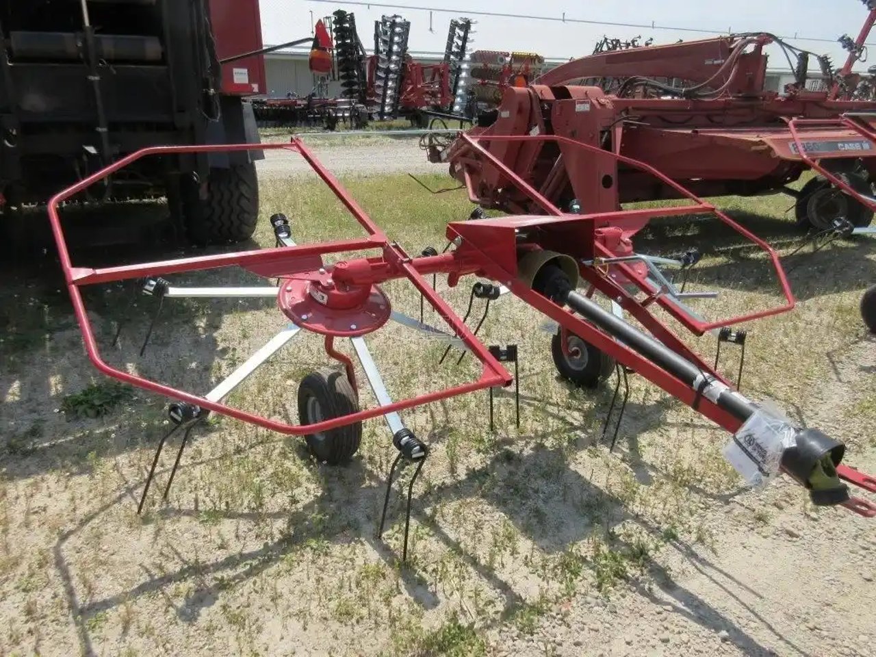 Farm King 10FT Tedder