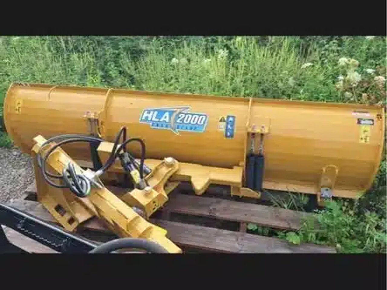 2023 HLA Attachments SB200096 Gratte à neige
