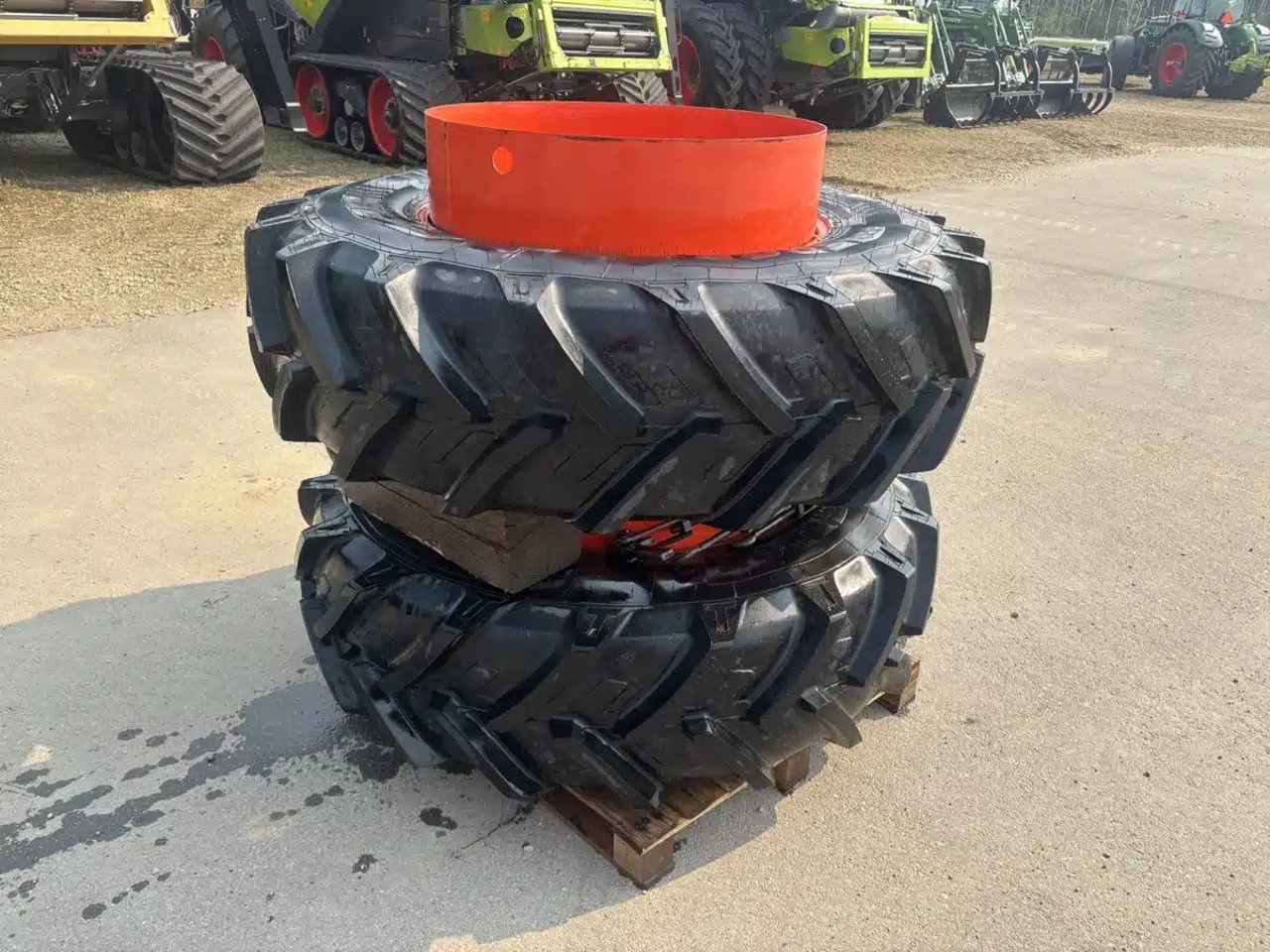 2024 Titan 460/85R34 Duals Pneus