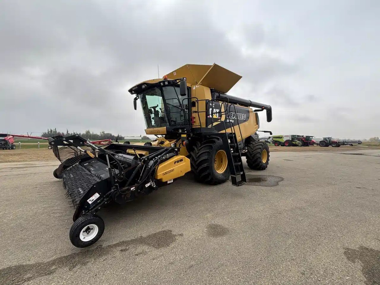 2005 Caterpillar 590R Batteuse