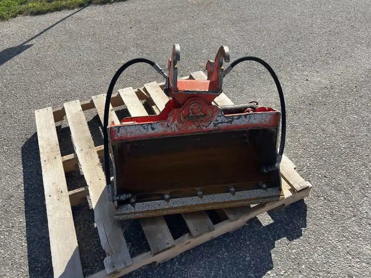 AMI 30" Tilt Godet (bucket)