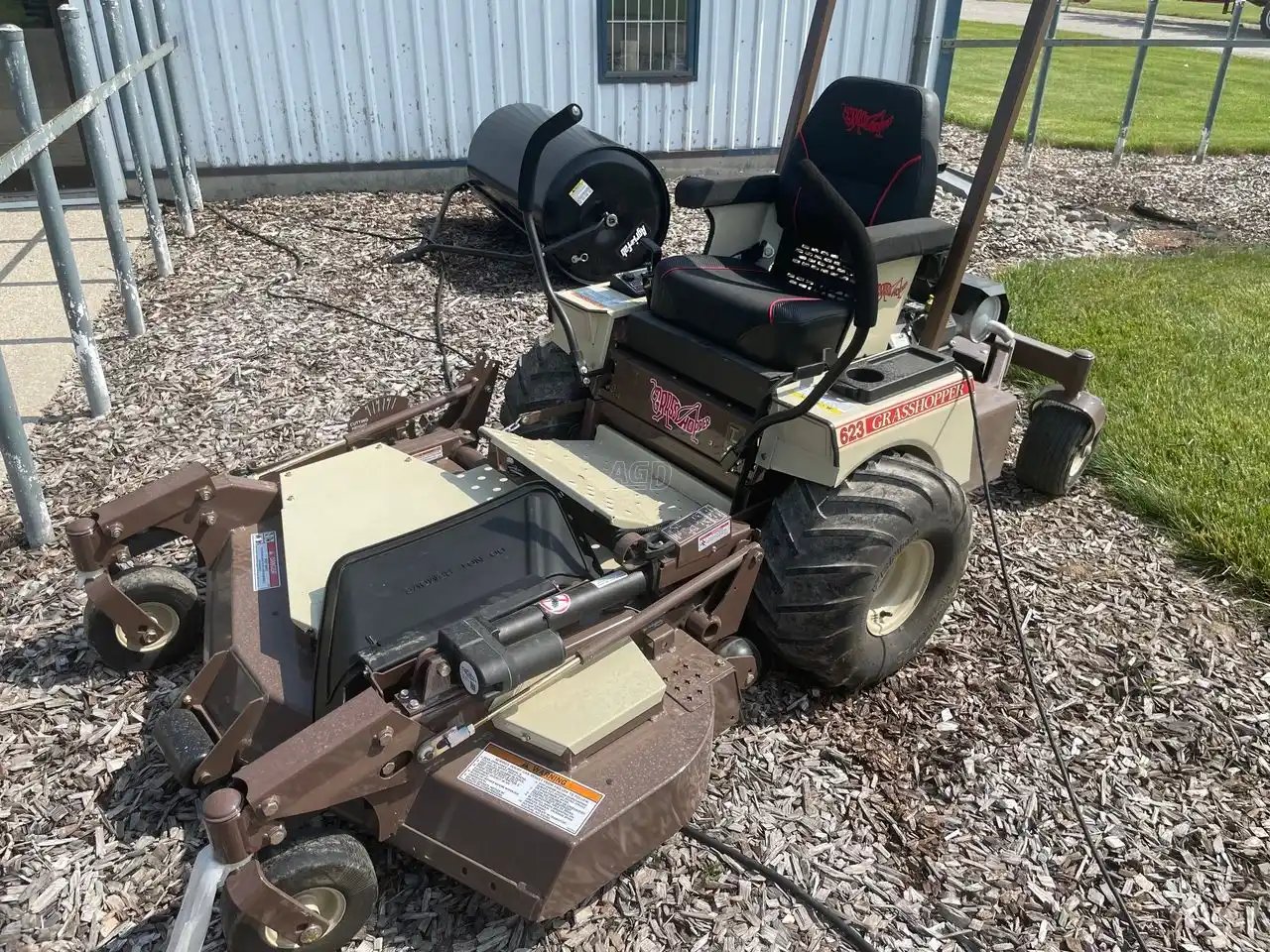 2023 Grasshopper 623 Tondeuse à rayon de braquage zéro