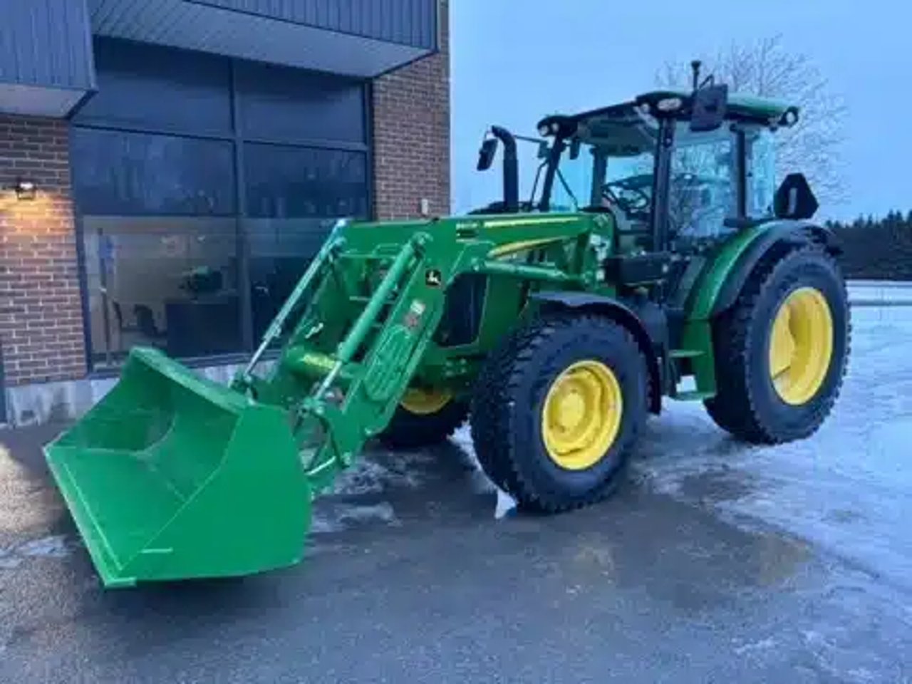 2025 John Deere 5120M Tracteur