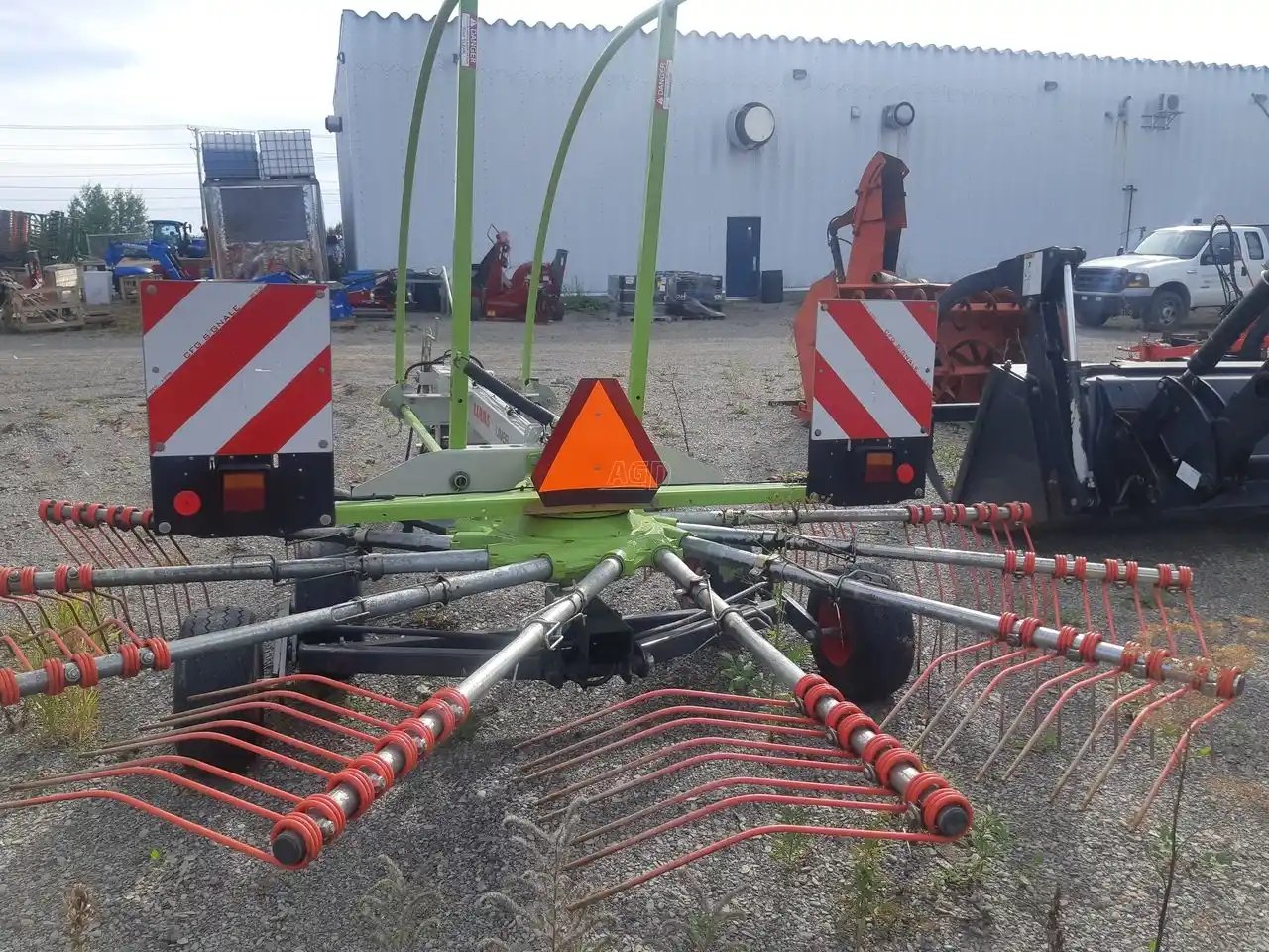 2017 CLAAS LINER 450 T râteau