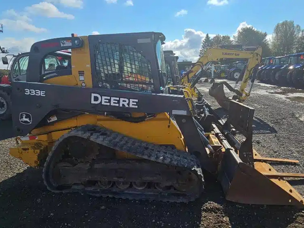 2017 John Deere 333E chargeuse à direction à glissement