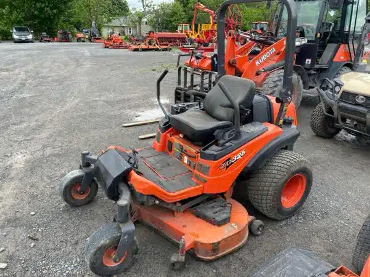 2013 Kubota ZD326P Tondeuse à rayon de braquage zéro