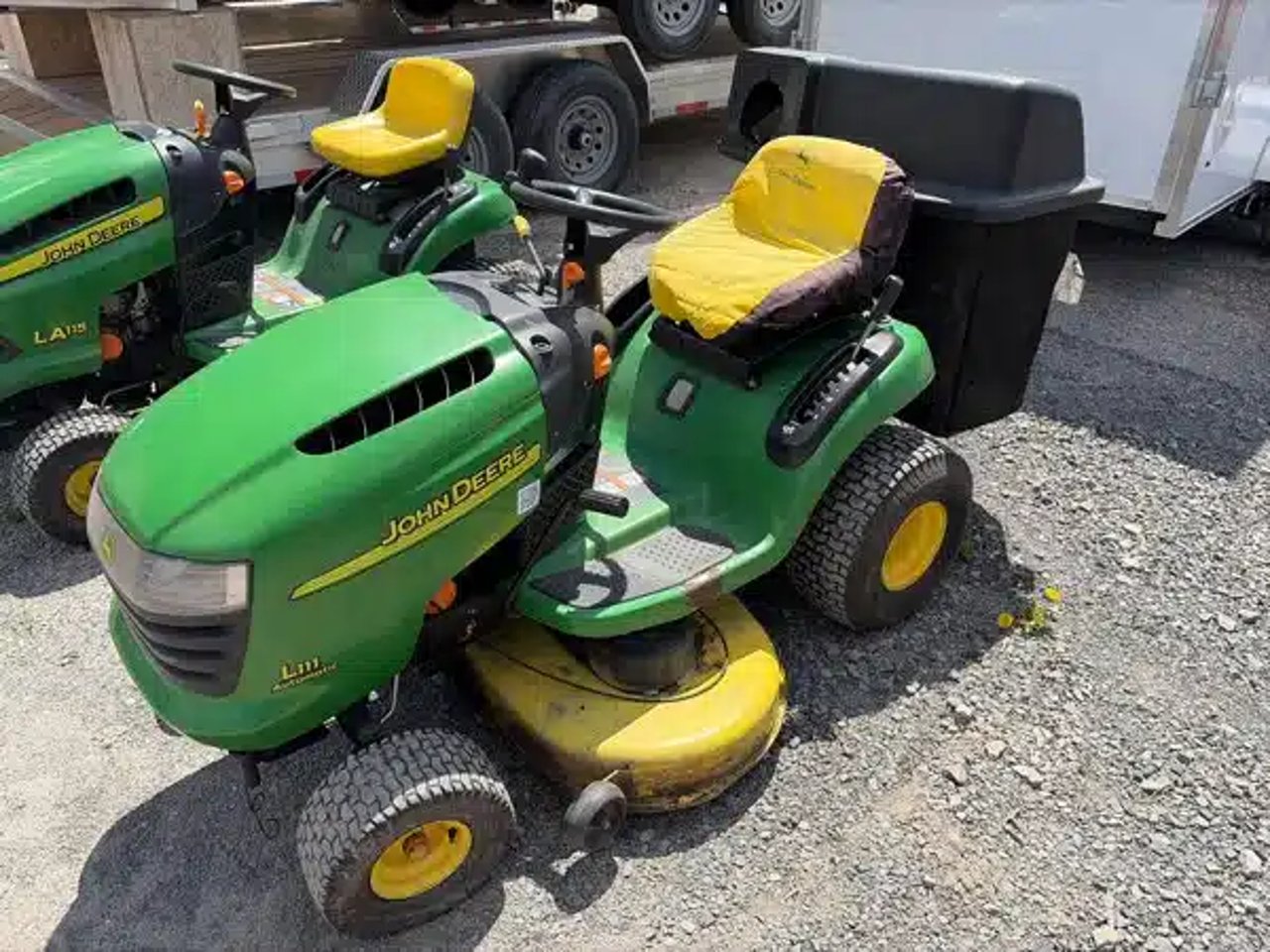 2005 John Deere L111 Tracteur à pelouse