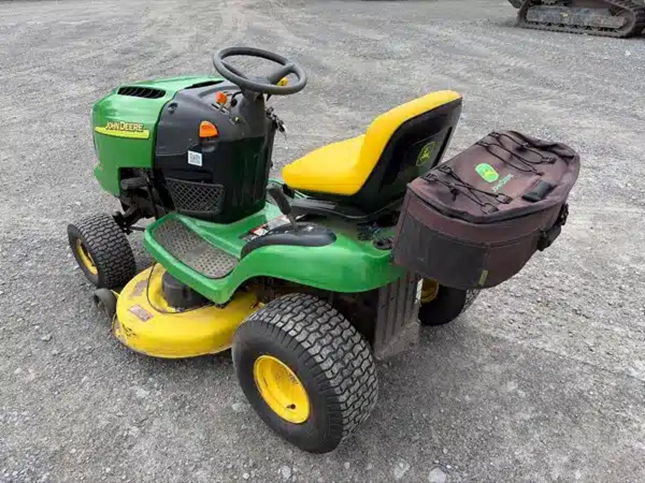 2005 John Deere L111A Tracteur à pelouse