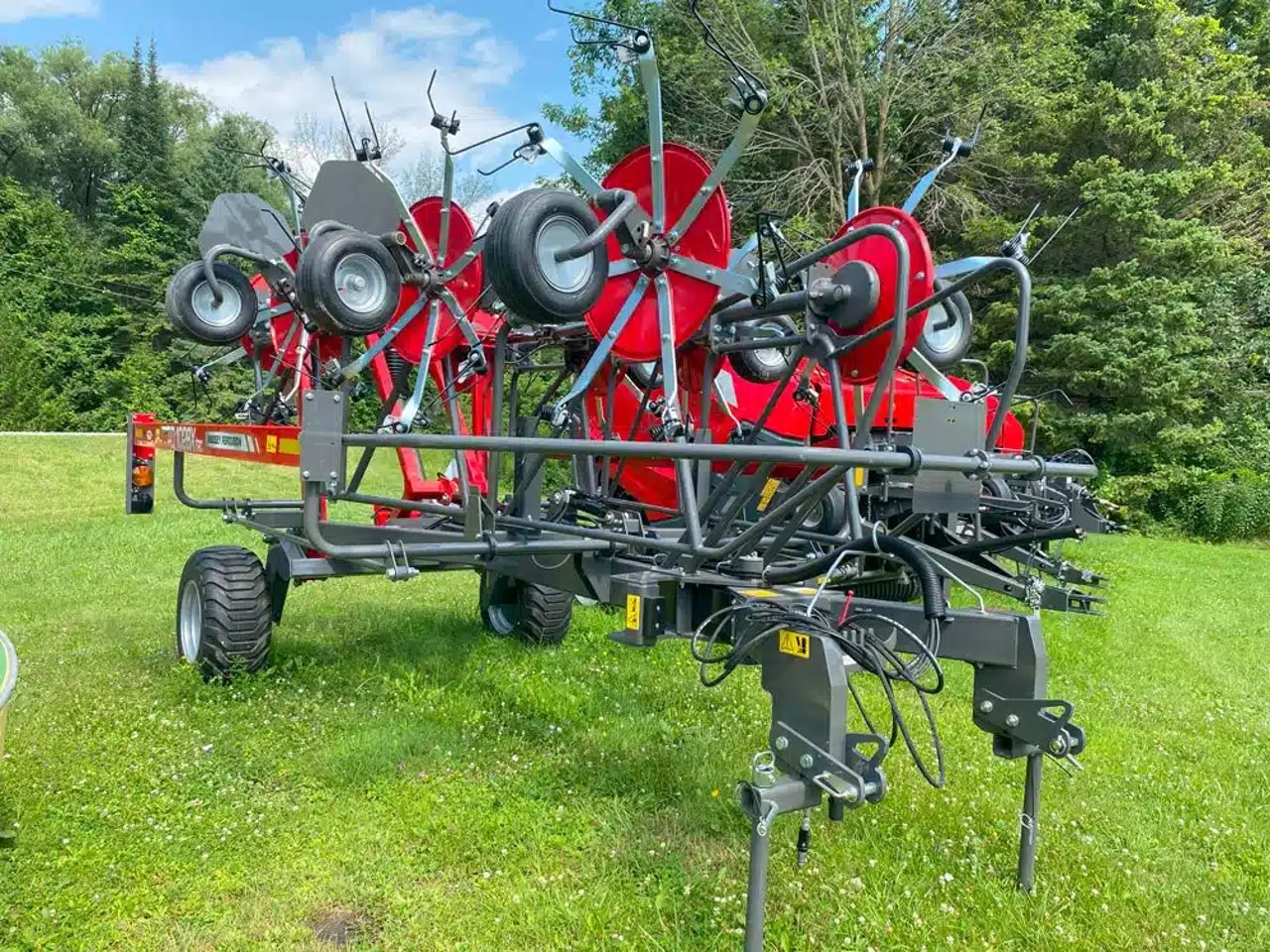 2023 Massey Ferguson TD1028XTRC Tedder