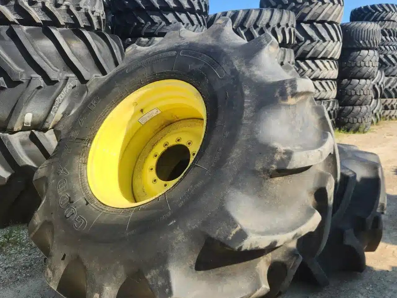 Goodyear 900/65R32 Pneus