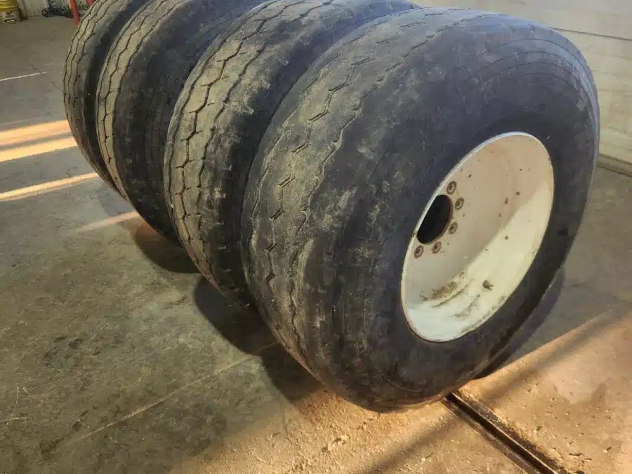 Michelin 425/65R22.5 Pneus et roues