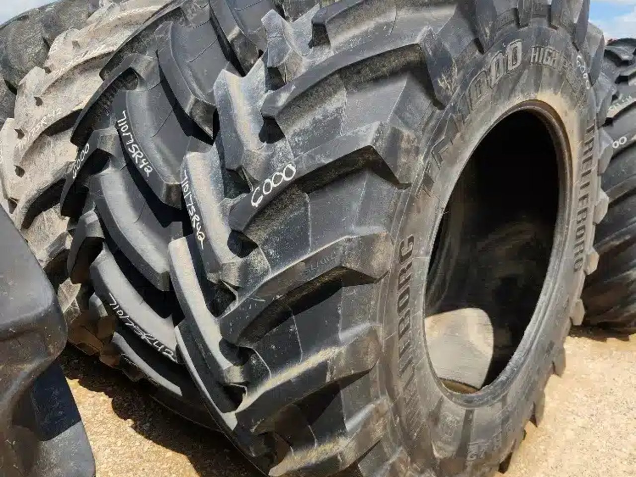 Trelleborg 710/75R42 TM1000 Pneus