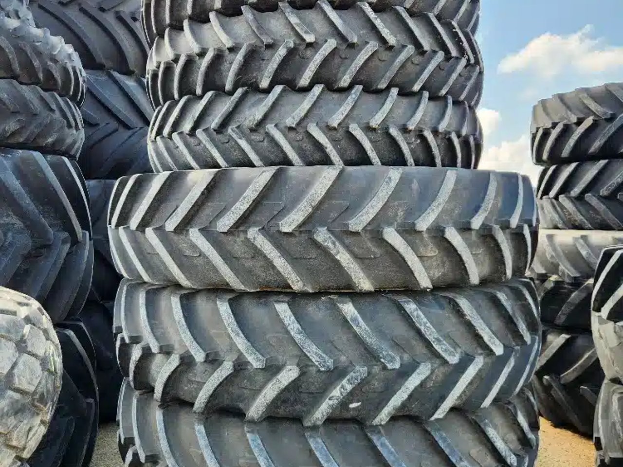 Michelin 420/95R50 & 340/85R46 Pneus et roues