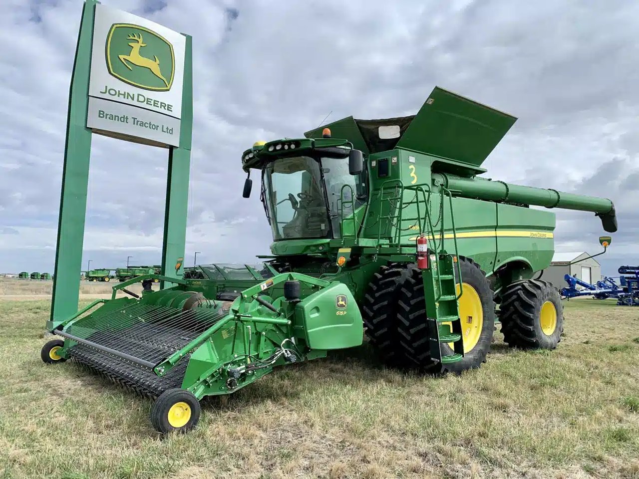 2017 John Deere S690 Batteuse