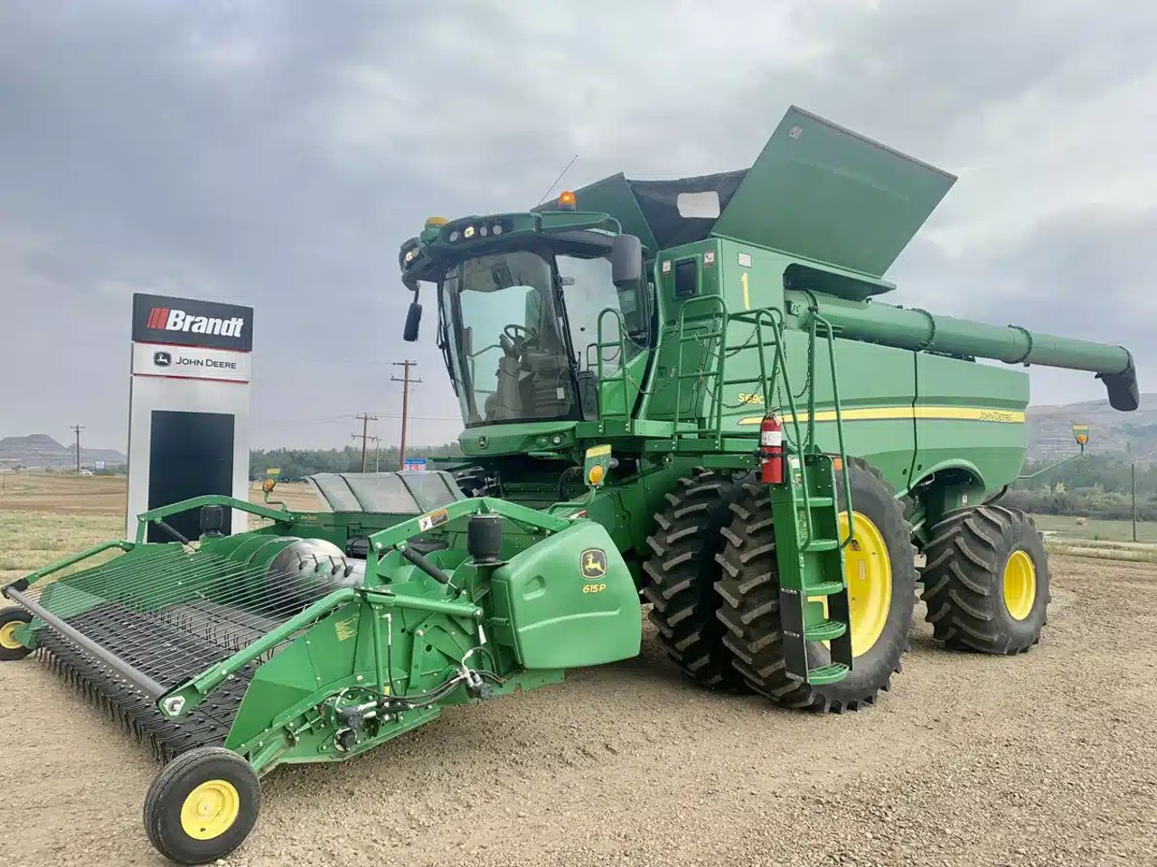 2016 John Deere S690 Batteuse