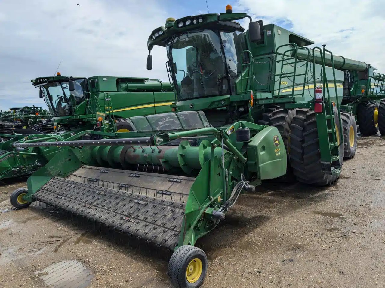 2012 John Deere S690 Batteuse