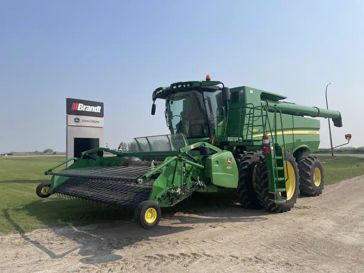 2012 John Deere S680 Batteuse