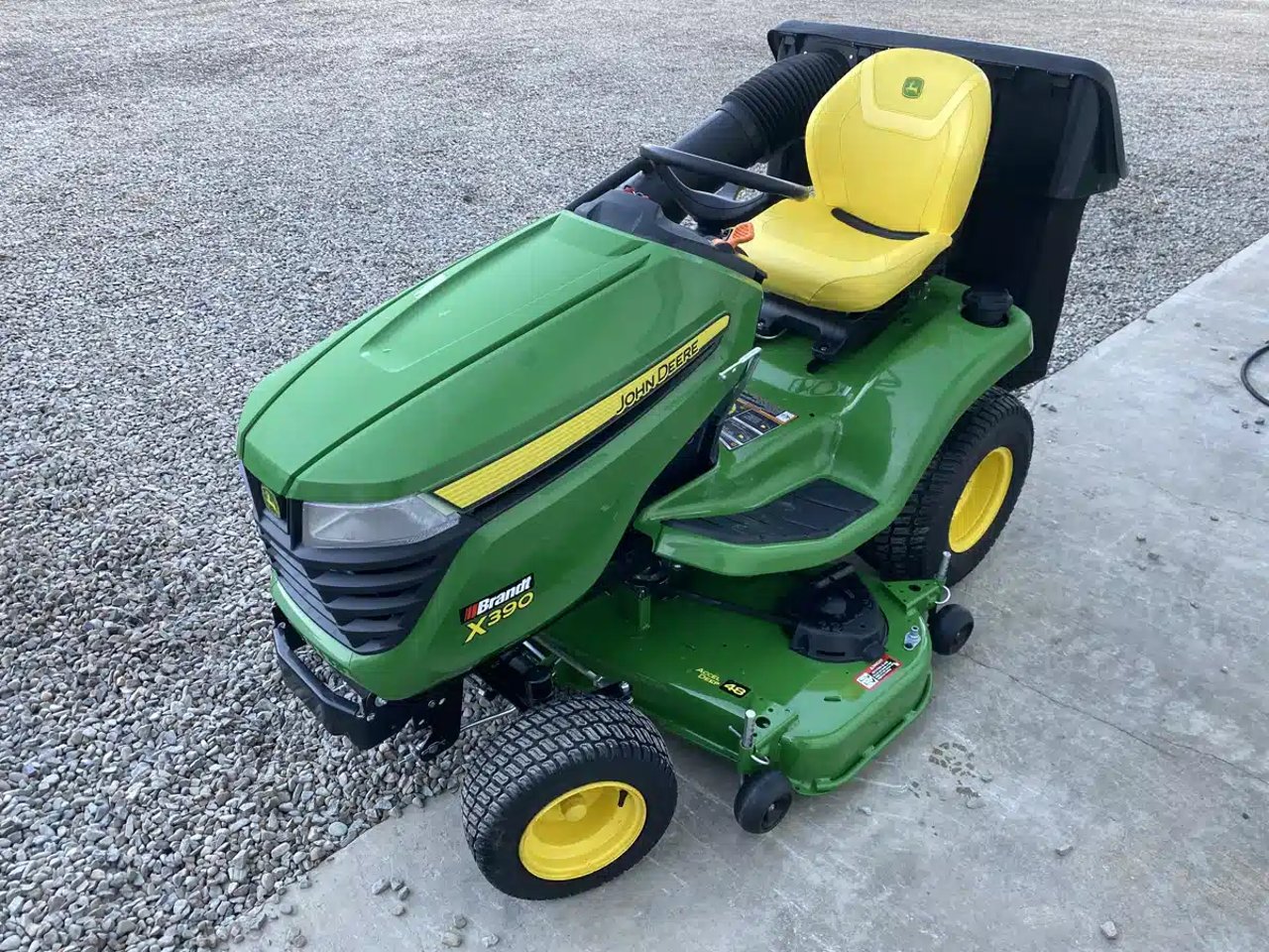 2024 John Deere X390 Tracteur à pelouse