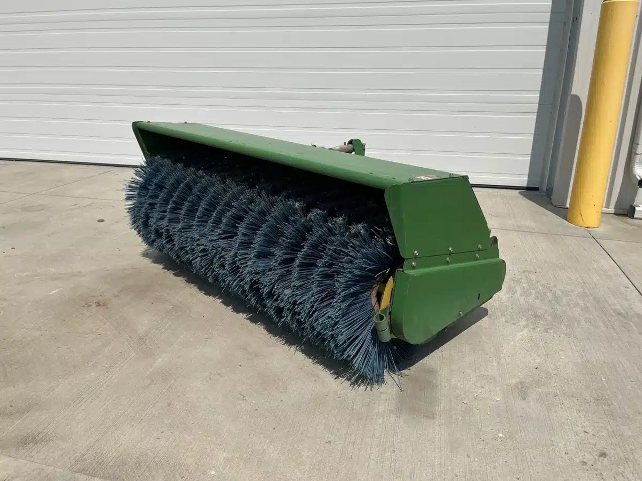 2015 John Deere 60 HEAVY DUTY BROOM Balayeur