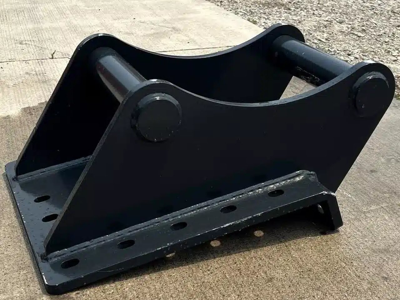 MDE Machinery 80 mm Heavy-Duty Wedge-Style Quick Attach Headstock / Bolt-On Head Plate accessoire d'excavatrice