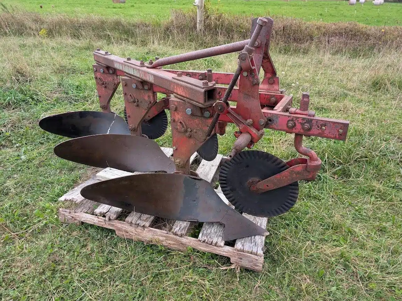 Massey Ferguson 74 Charrue