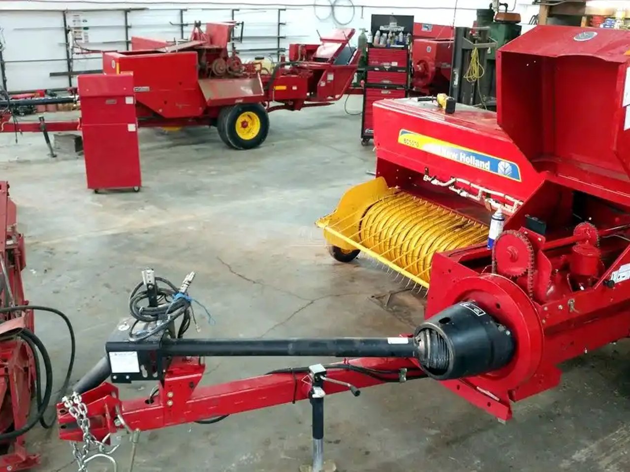 New Holland Sales & Service & Parts most makes presse à balle carrée - petite