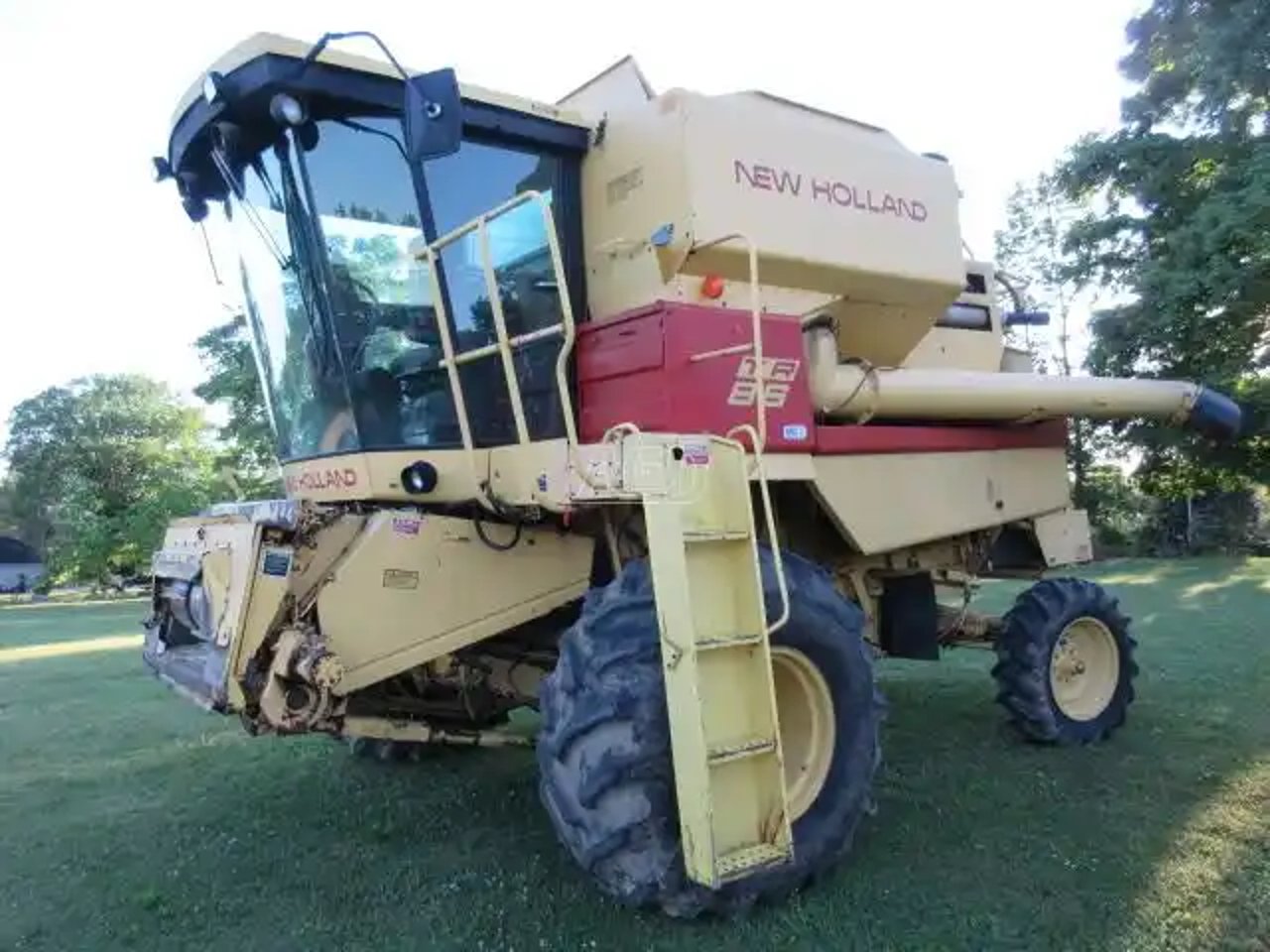 1986 New Holland TR86 Batteuse