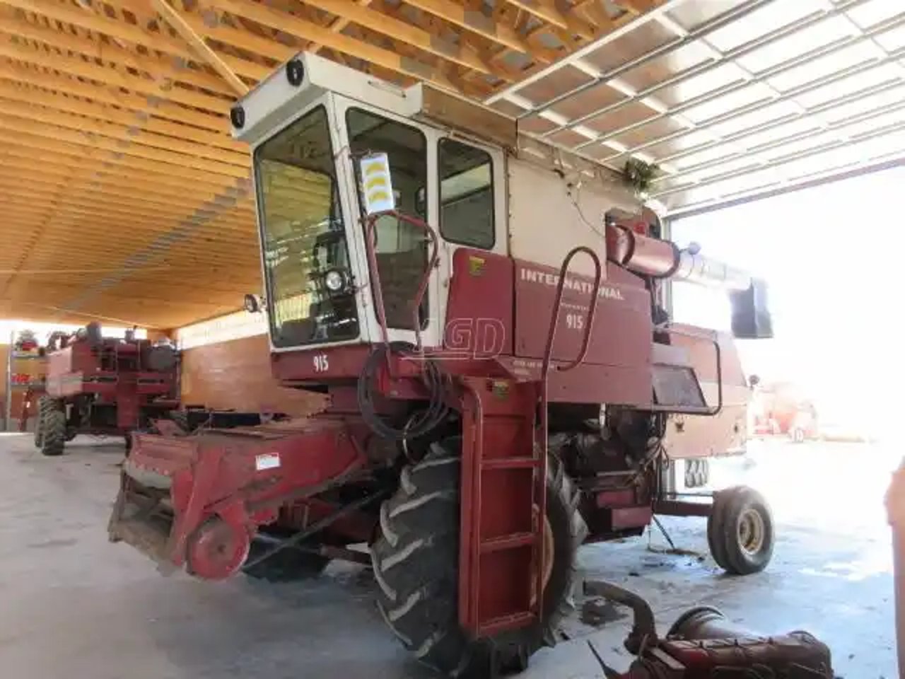 1975 International Harvester 915 Batteuse