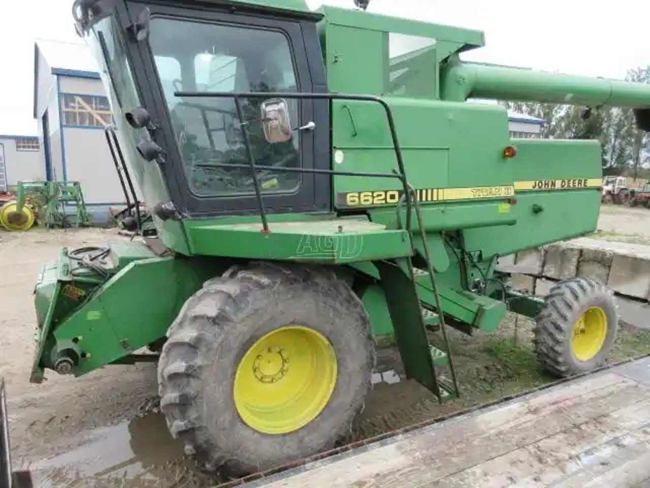 1988 John Deere 6620 TITAN II Batteuse