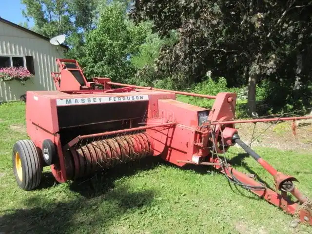 Massey Ferguson 124 presse à balle carrée - petite