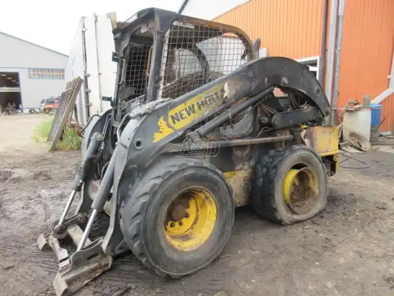 New Holland L230 chargeuse à direction à glissement