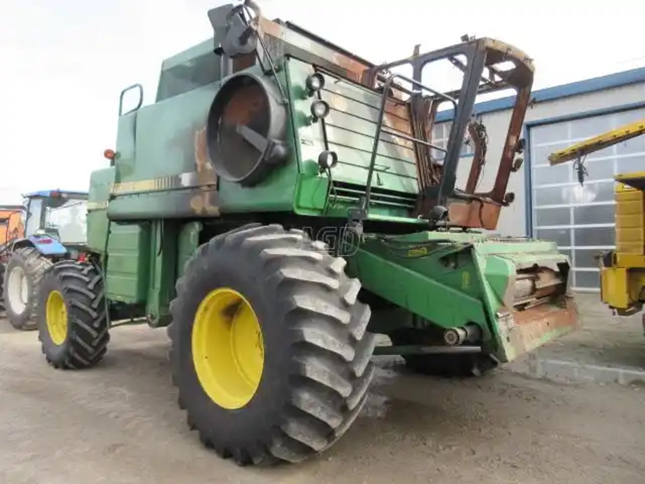 1988 John Deere 7720 TITAN II Batteuse