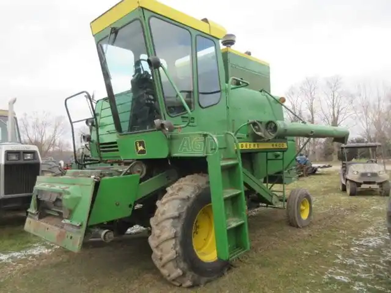 1976 John Deere 4400 Batteuse