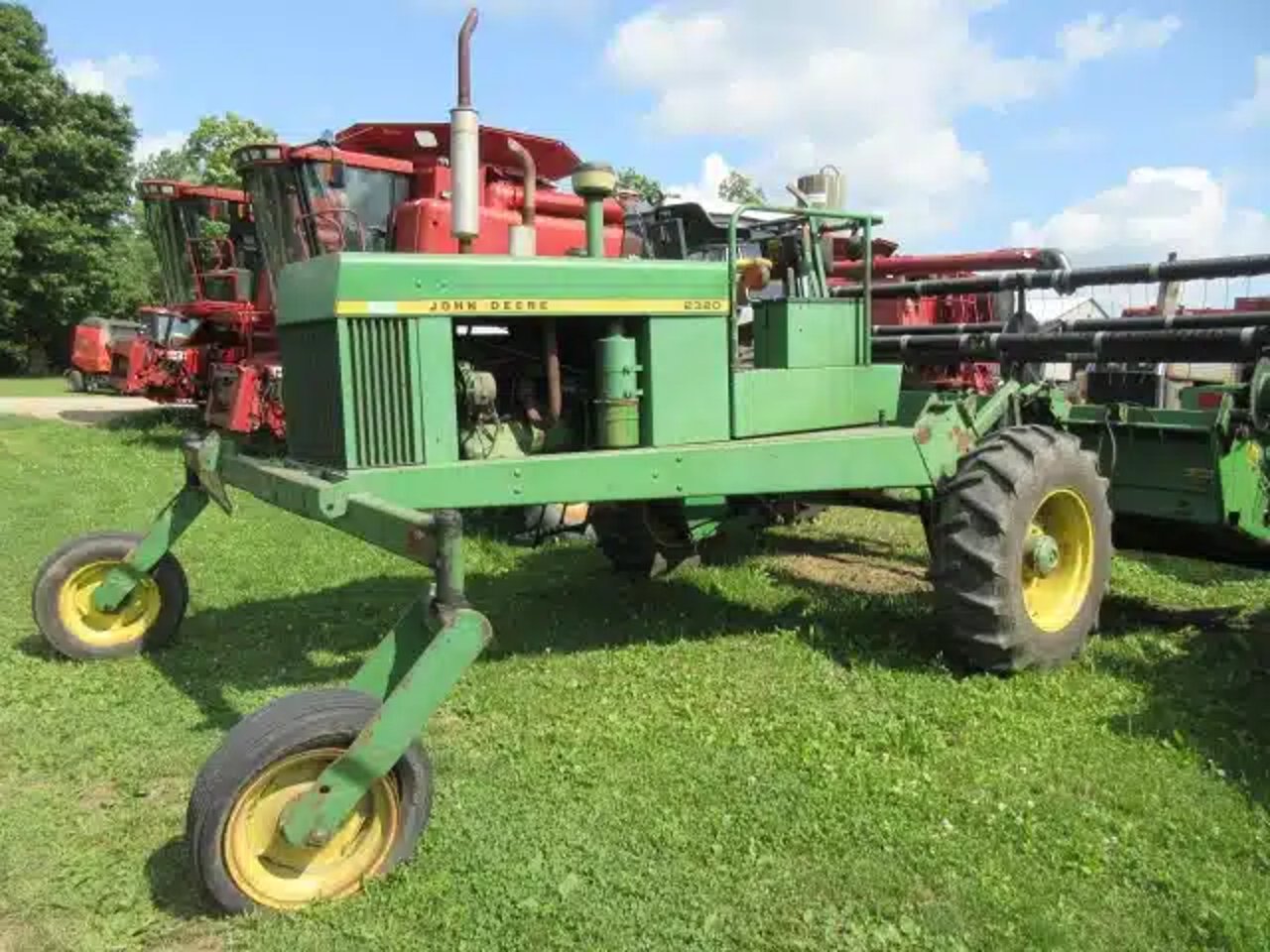 John Deere 2320 Andaineur