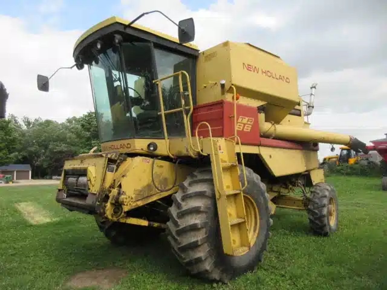 1986 New Holland TR86 Batteuse
