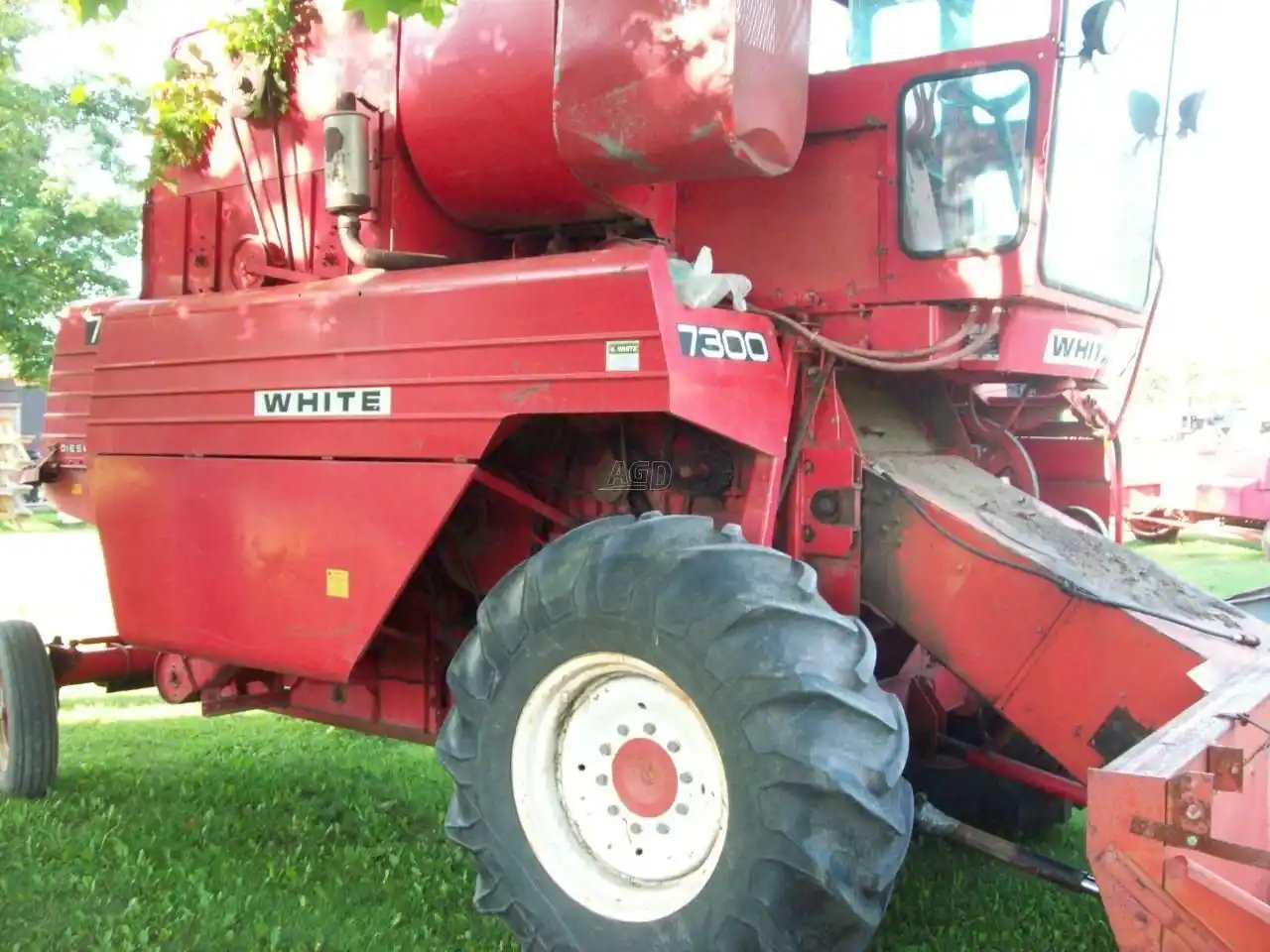 White 7300 Batteuse