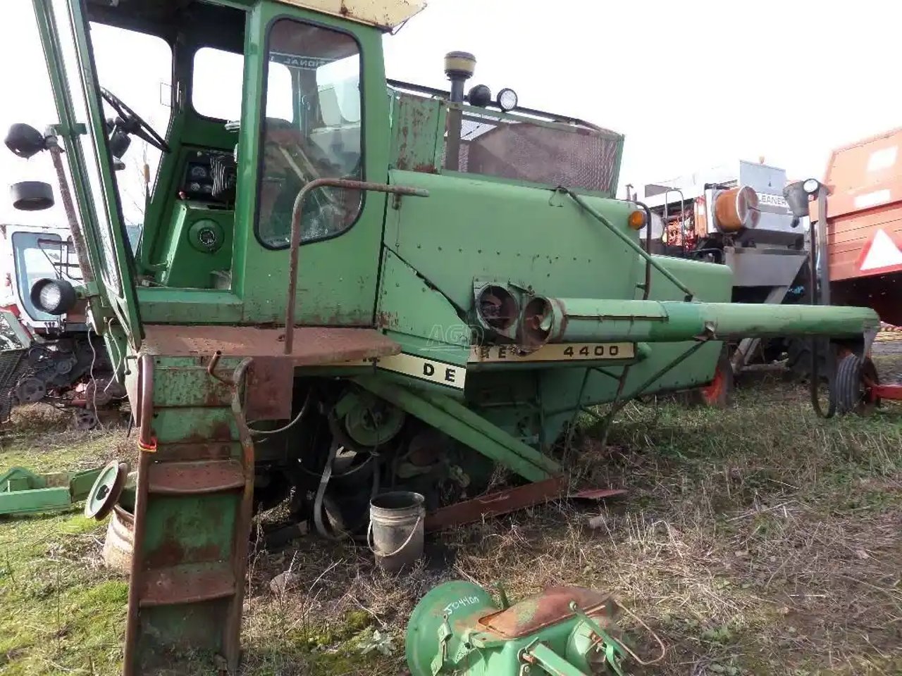 John Deere 4400 Batteuse