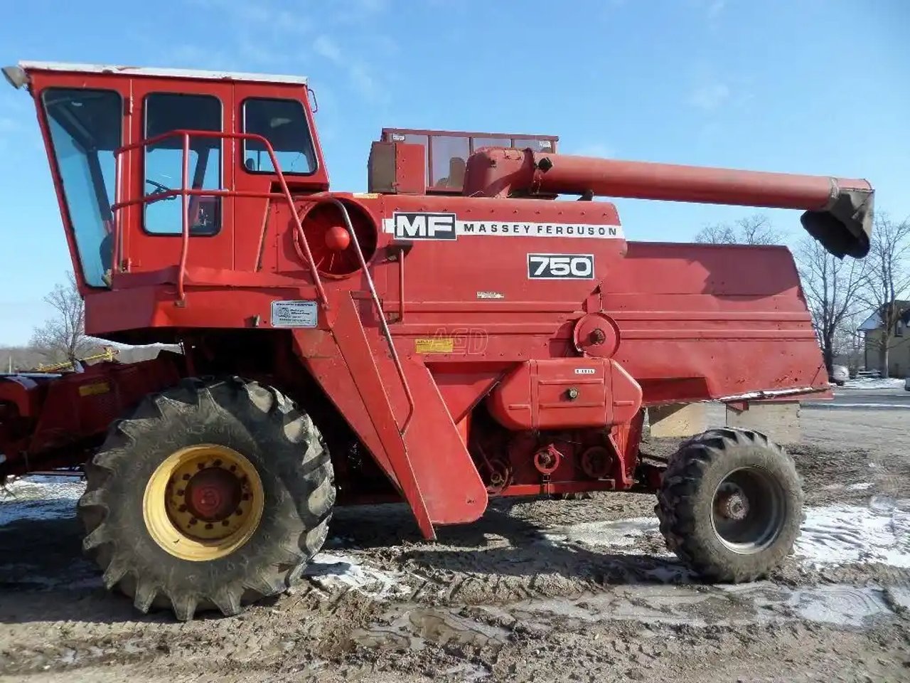 Massey Ferguson 750 Batteuse