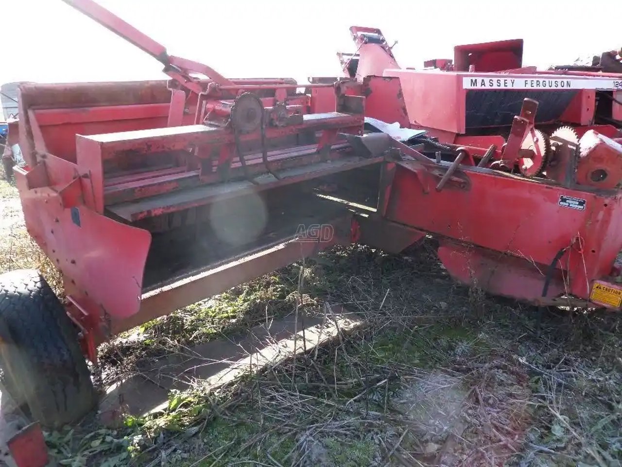Massey Ferguson 124 presse à balle carrée - petite